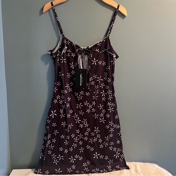 Pretty Little Thing Floral Print Shift Dress - Picture 2 of 8